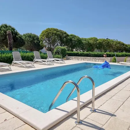 Apartment Olimpia 1 *
